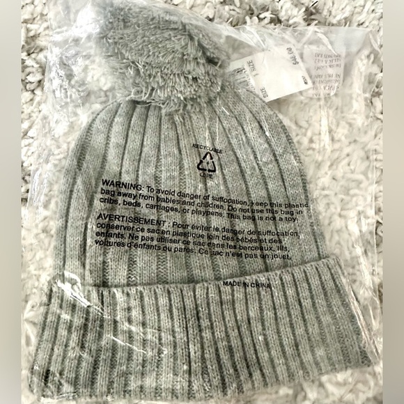 ?MICHAEL KORS??NWT?GRAY RIBBED KNIT BEANIE HAT WITH POM main image 6